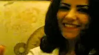 تونسية ساخنة تستمع بلعب كسها في استراحة التدخين