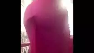 من الرقص إلى وضعية الكلب: شريط جنسي صريح لندى