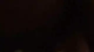 سمراء مجنونة تبلع قضيب المليونير الأبيض الكبير بعمق