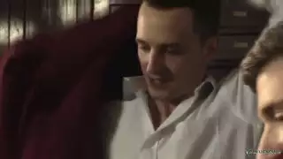 أولاد جميلون تمتلئ مؤخراتهم بقضيب