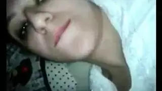 بنت تلعب في كس بنت في البحر