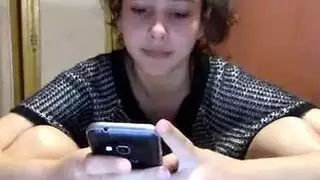 فتاه عربيه تحب وتعشق ابن جوزها مدخله الى الداخل لغرفه النوم مع محارم