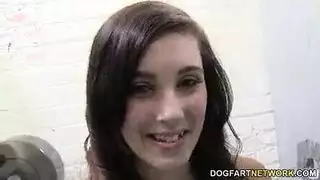 زوجة كيتو تبلع: قذف على الوجه عالي البروتين