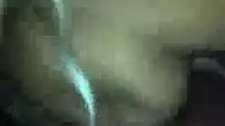 مراهق يأخذه تدريجياً بعمق في حلقه