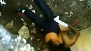 مقطع سكس واد وبنت صغيرين بيفراشها في كسها