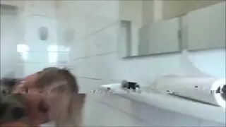 الابن يرى انه مع شخص