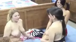 سحاق بين بنات كتير