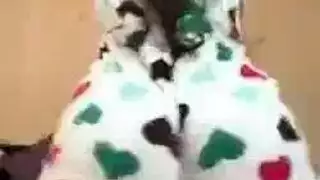 بنات على الويب تعرض جسمها
