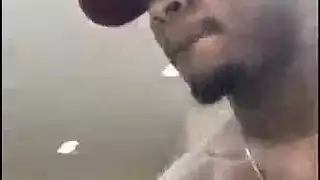 صقيل الديك الكبير الحمار الى الفم