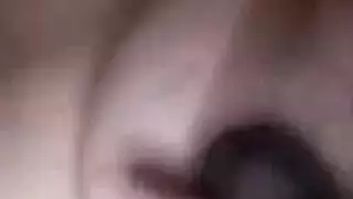 أيقونة الأفلام الصريحة تحصل على إيلاج عميق من فحل عضلي