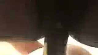 مدلكة تثير شهوتها حتي تتناك