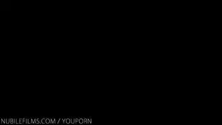 كيف يتم فشخ المهبل للبنت