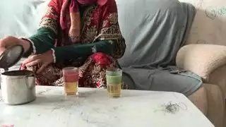 زوجة مسلمة التركية الديوث تمارس الجنس مع المهاجر الأسود في لندن
