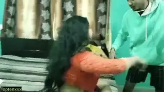 زوجة الديوث الجميلة اشتعلت سخيف على السرير! الجنس الواقع