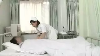 تحصل مارس الجنس ممرضة اليابانية مثير في جوارب في المستشفى