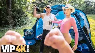 ممارسة الجنس مع الخيمة في الغابة