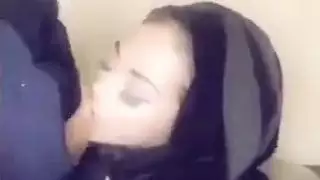 الفتيات المسلمات تربط في النقاب