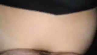 الجنس العلني في الهواء الطلق: يونغ مراهق يحصل على كسها الضيق مارس الجنس في لعبة الكلب تحت بطانية