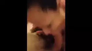 مص الديك الأبيض الغني حتى يومس