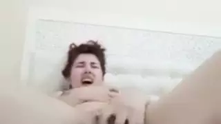 فتاة مغربية تستمني على الكاميرا