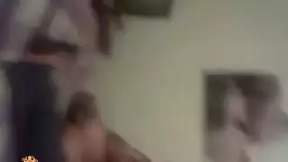 منحرف يصور زوجته المحجبة نائمة ويبعبص في بزازها الملبن