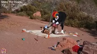 لقد نسيت الجدة أن توسم تركيا ، لذلك أخذتها في يدي ومارس الجنس معها أيضًا