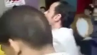 عيلين ولاد لبوه مش راحمين المتناكه اللى تحت منهم ونازلين فشخ فيها وهيا توحوح ومتكيفه