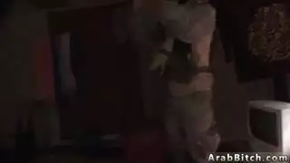 فتاة محامية عربية سخيف داخل مكتبها مع أول مرة محلية