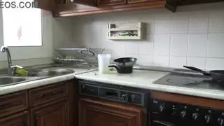 زوجة الديوث العربية كريمة من قبل الصبي الألماني