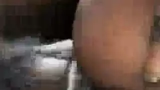 امرأة سمراء لاتينية شابة تحصل على ديك كبيرة لشريكها المقرن في مؤخرتها المفتوحة على مصراعيها