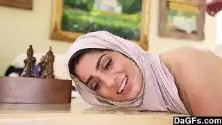 فيلم سكس عربي نار مع الموزة المحجبة نادية علي أم جسم ملبن تتناك من فحل أبيض