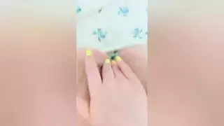 كس الوردي الرطب فيرجن يحصل على رطب