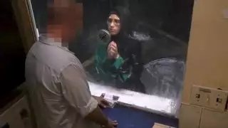 العرب المكشوفون يحتاج اللاجئ المسلمين الجميل إلى يد المساعدة ، وحصلوا على الديك بدلاً من ذلك