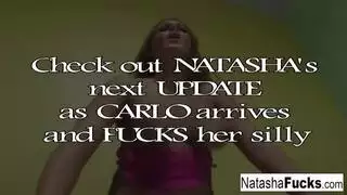 ناتاشا سويتا هي فتاة كبيرة تُخبِّر أن تمارس الجنس مع الجنس العظيم