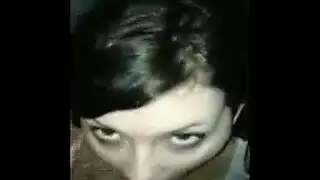 زوجة غريب و يضغط ثديها حول زوجها خلال شريط فيديو لها تمارس الجنس