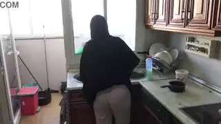 منحرفة الألمانية المنحرفة خادمته المسلمة و بداخلها