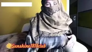 زوجة هندية في الحجاب كبير الثدي تلعب على كام المسجلة في نوفمبر