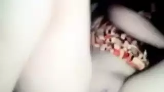 قحبة تستعرض كل شيئ لنياكها